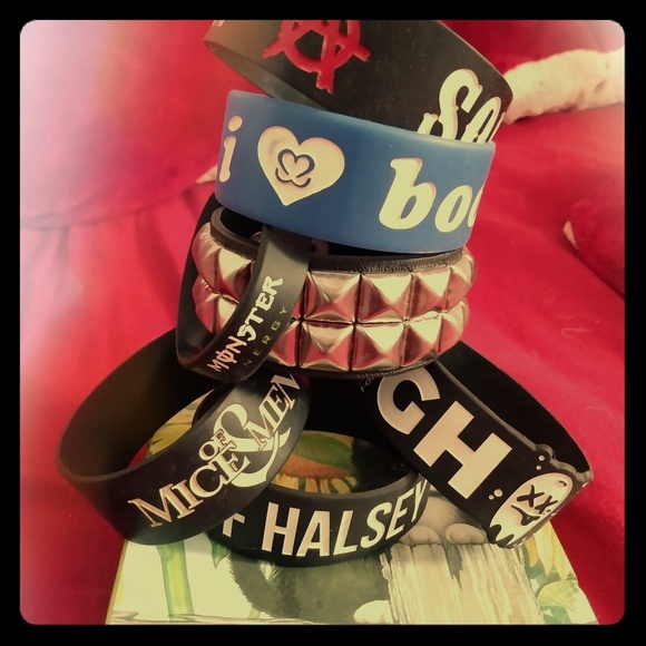 Jewelry - Picture 1 of 8